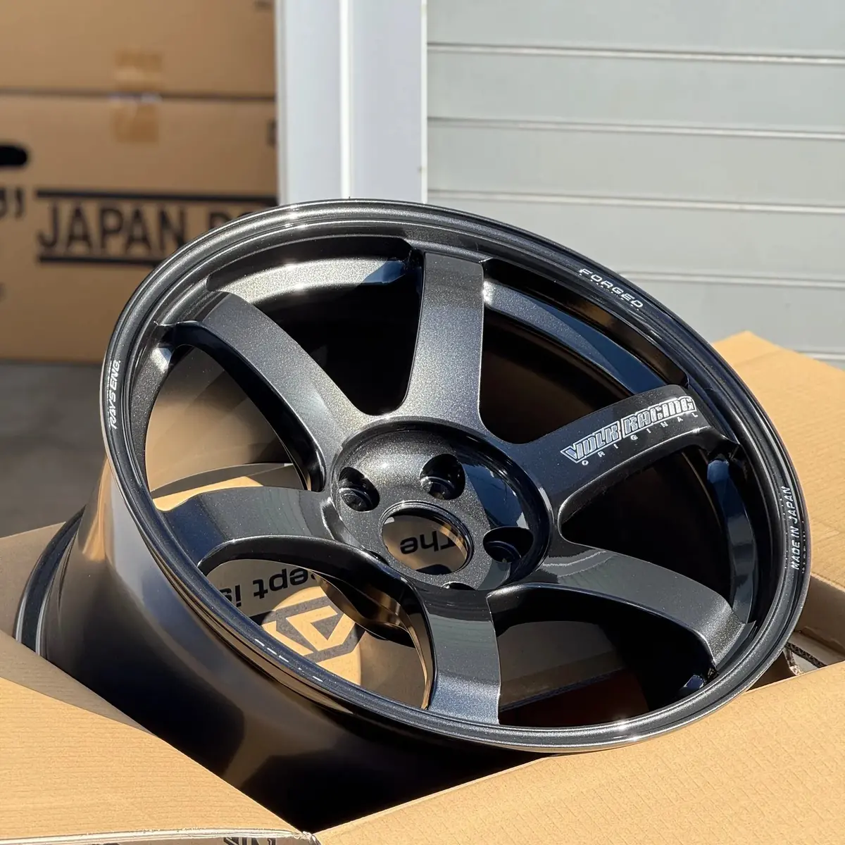 Volk Racing Te37 Saga S-Plus / Diamond Dark Gunmetal | 18X9.5 | 5X114.3 | +22Mm Offset 1