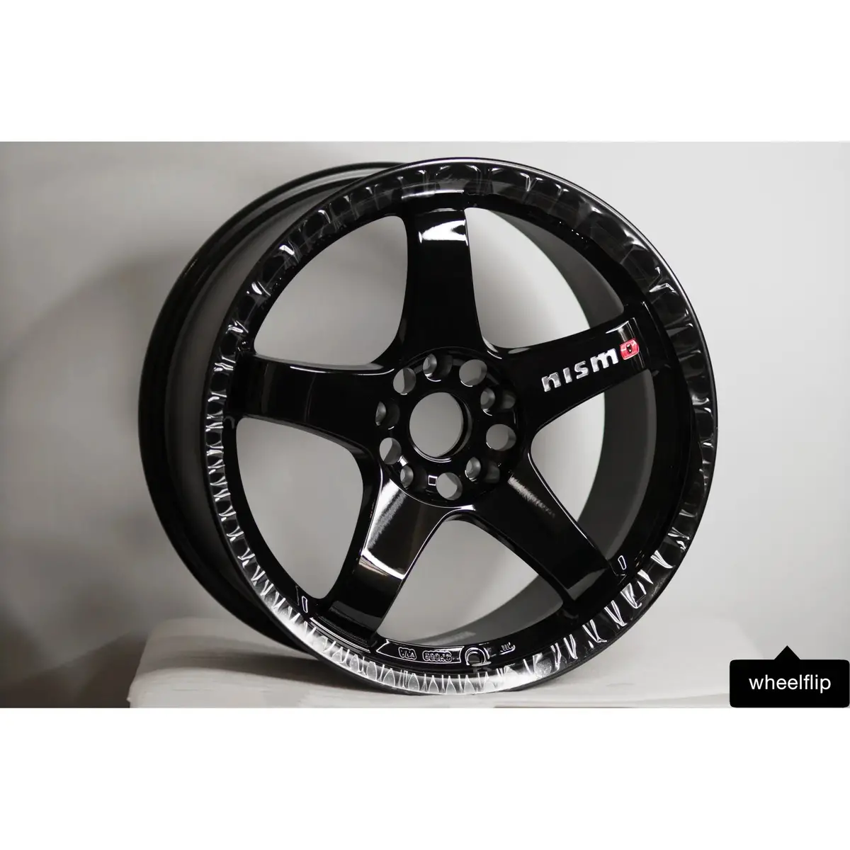 Nismo Lmgt4 / Gloss Black | 18X9.5 | 5X114.3 | +12Mm Offset 1