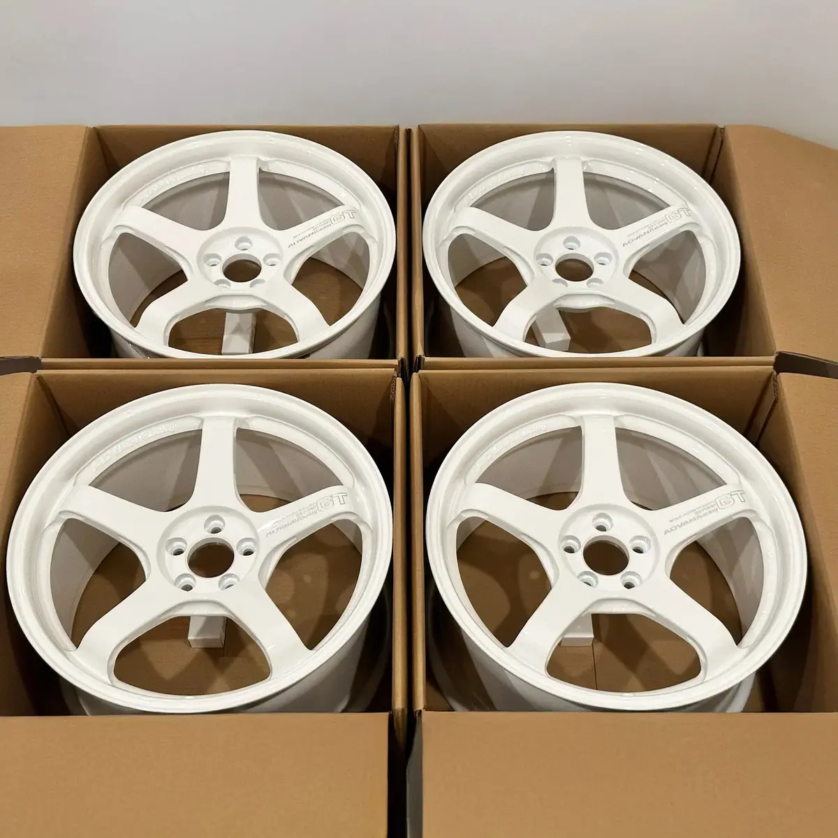 Advan Gt / Racing White | 18X9.5 | 5X100 | +45Mm Offset 1