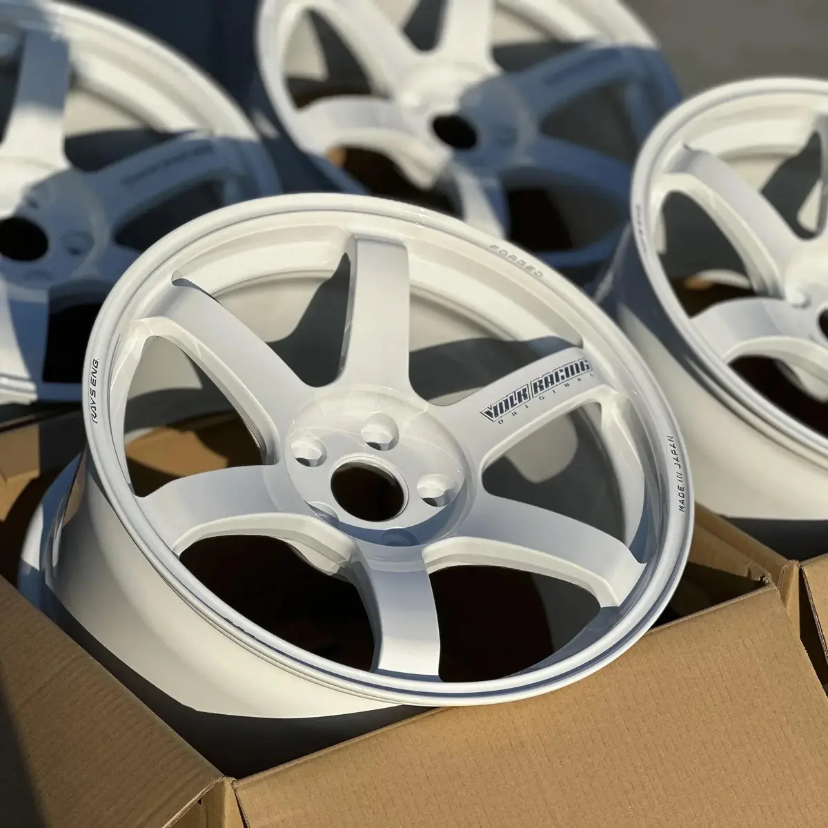 Volk Racing Te37 Saga S-Plus / Dash White | 18X10 | 5X114.3 | +35Mm Offset 1
