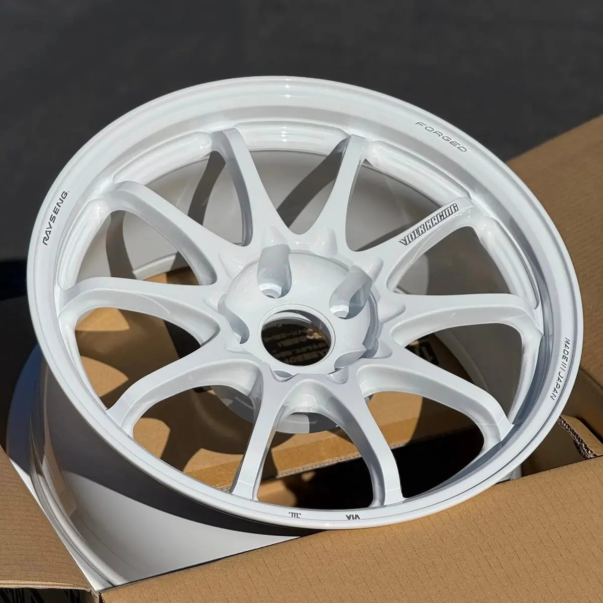 Volk Racing Ce28n-Plus / Dash White | 17X9 | 5X114.3 | +22Mm Offset 1