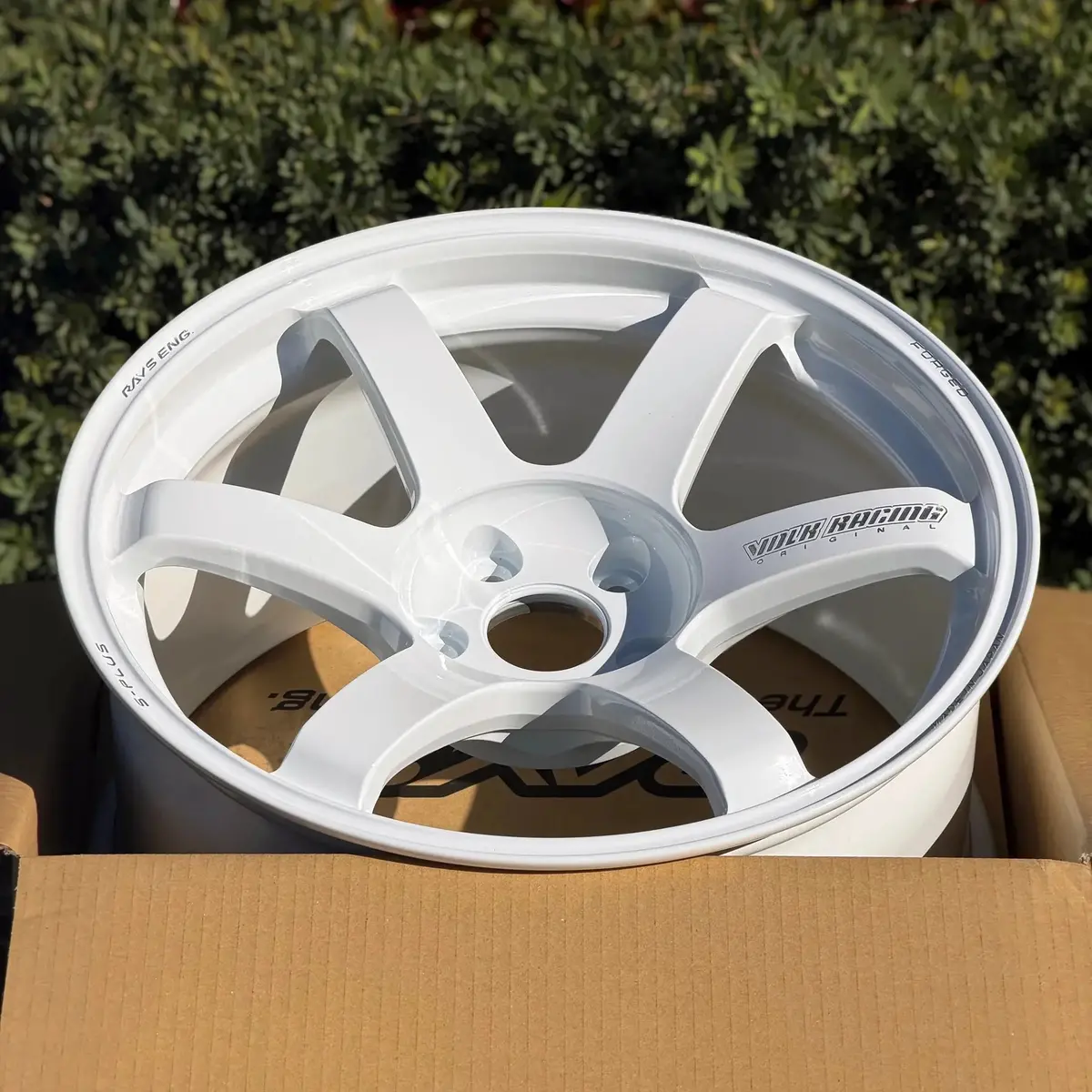 Volk Racing Te37 Saga S-Plus / Dash White | 18X9.5 | 5X114.3 | +22Mm Offset 2