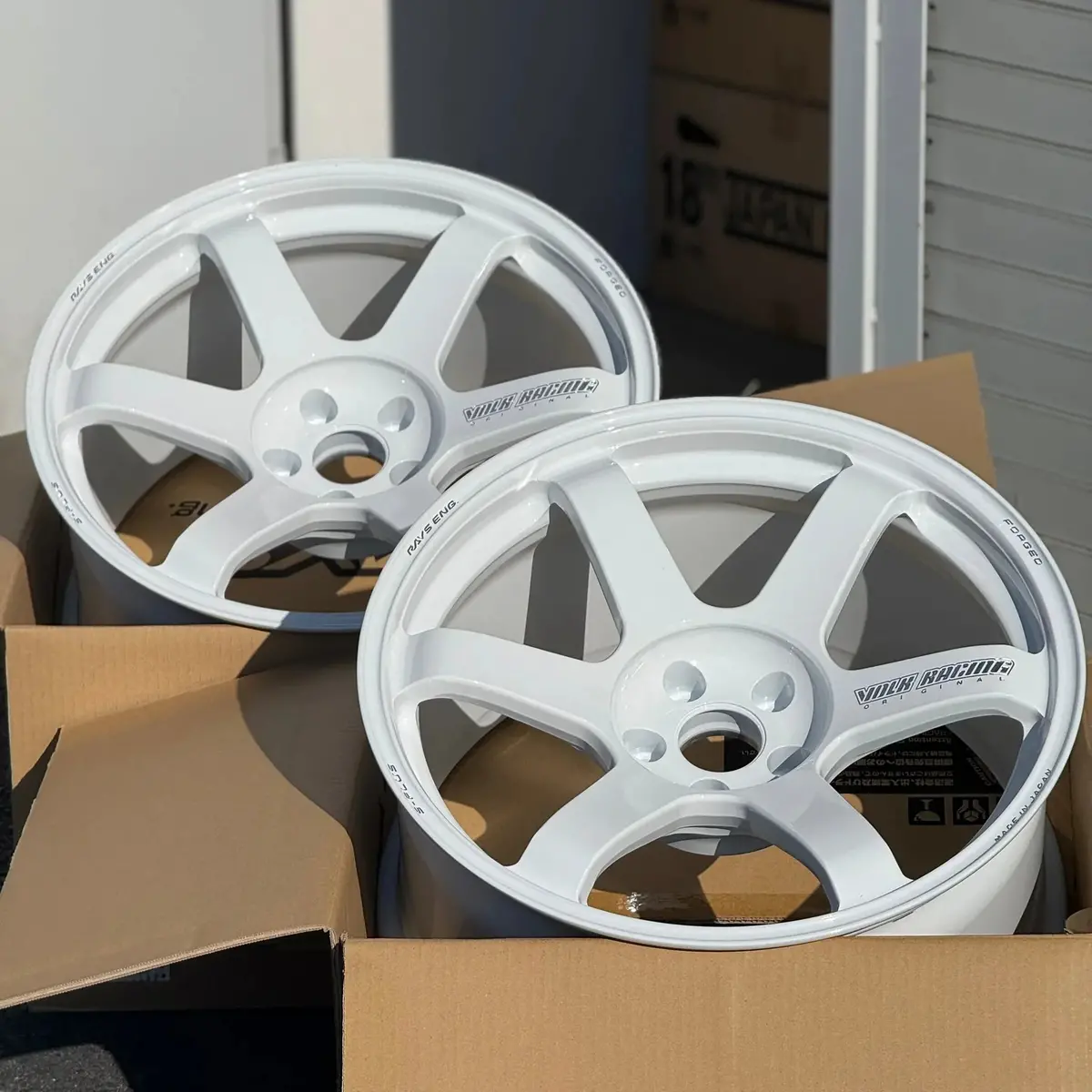 Volk Racing Te37 Saga S-Plus / Dash White | 19X10 | 19X11 | 5X112 | +8Mm | +18Mm Offset 1