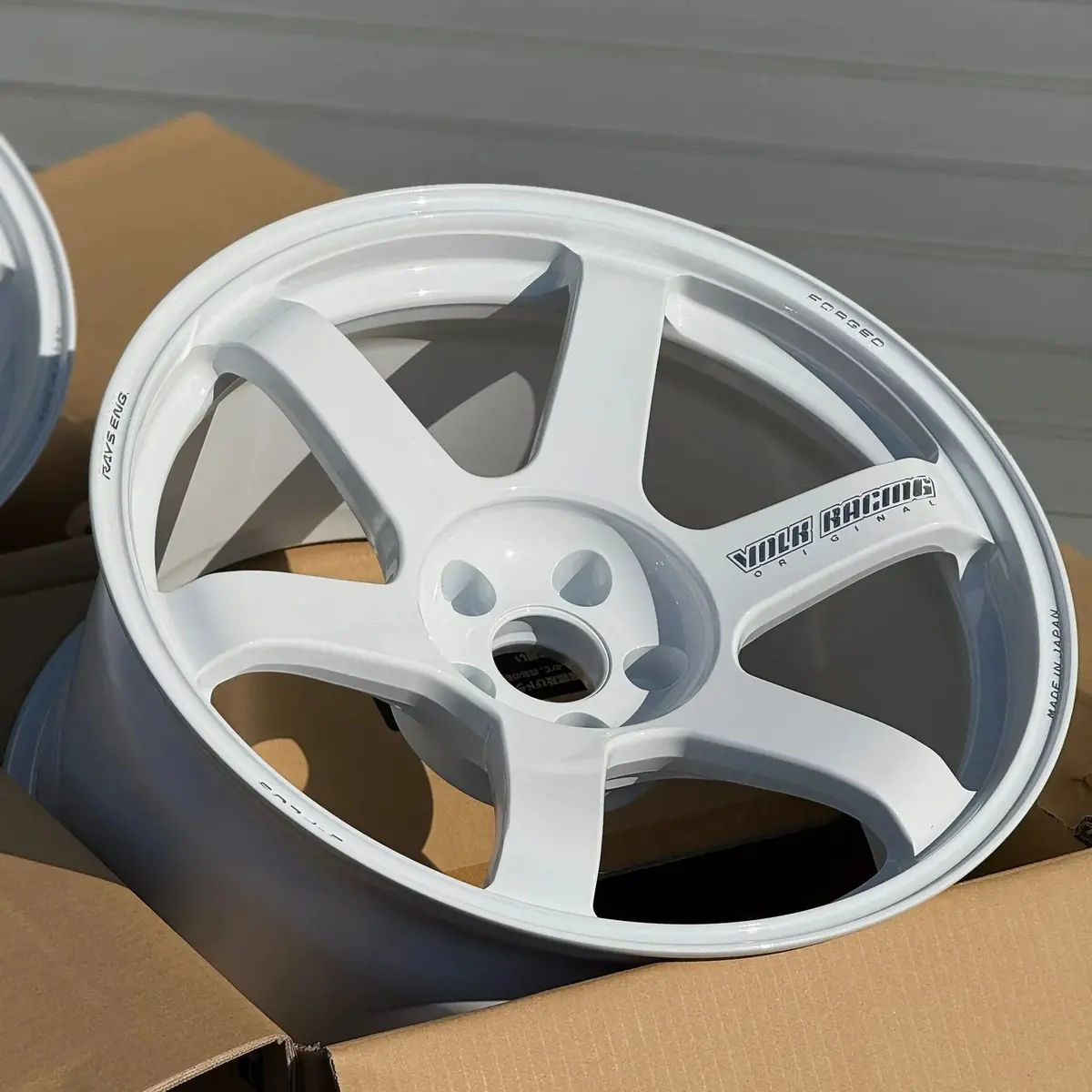 Volk Racing Te37 Saga S-Plus / Dash White | 19X10 | 19X11 | 5X112 | +8Mm | +18Mm Offset 2