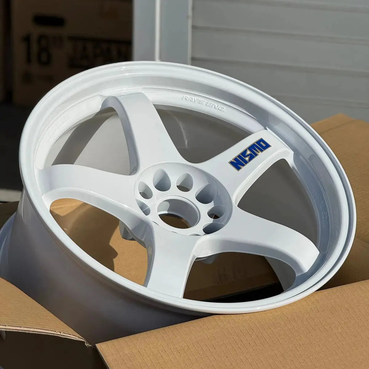 Nismo Lmgt4 / White | 18X9.5 | 5X114.3 | +12Mm Offset 1