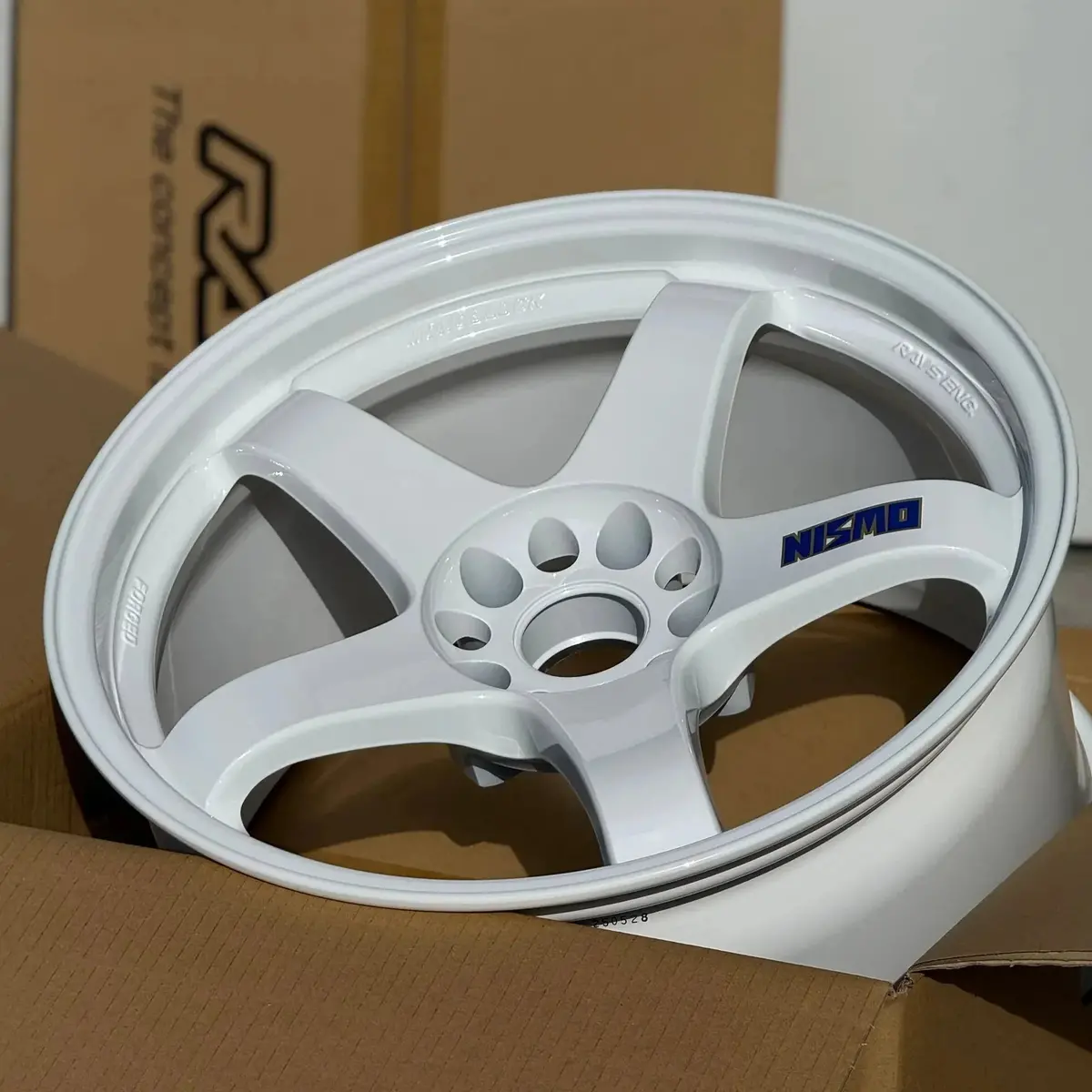 Nismo Lmgt4 / White | 18X9.5 | 5X114.3 | +12Mm Offset 2
