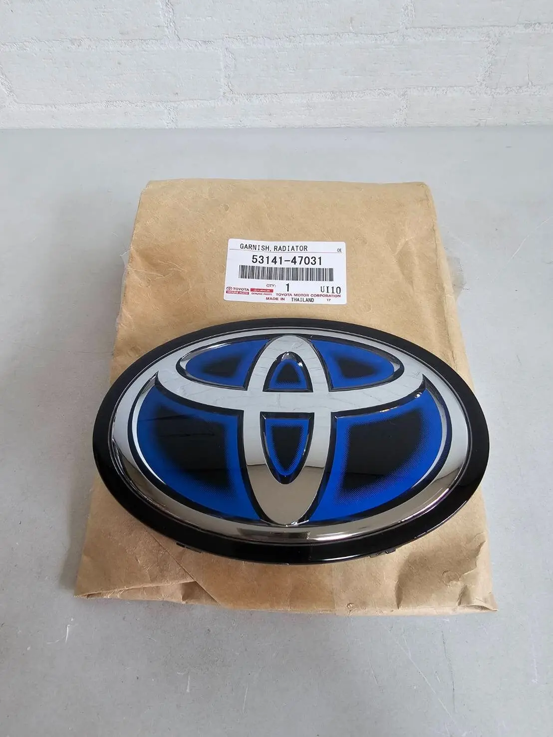 Toyota Genuine Oem Prius Prime C-Hr Rav4 Front Grille Emblem With Pre Crash 1