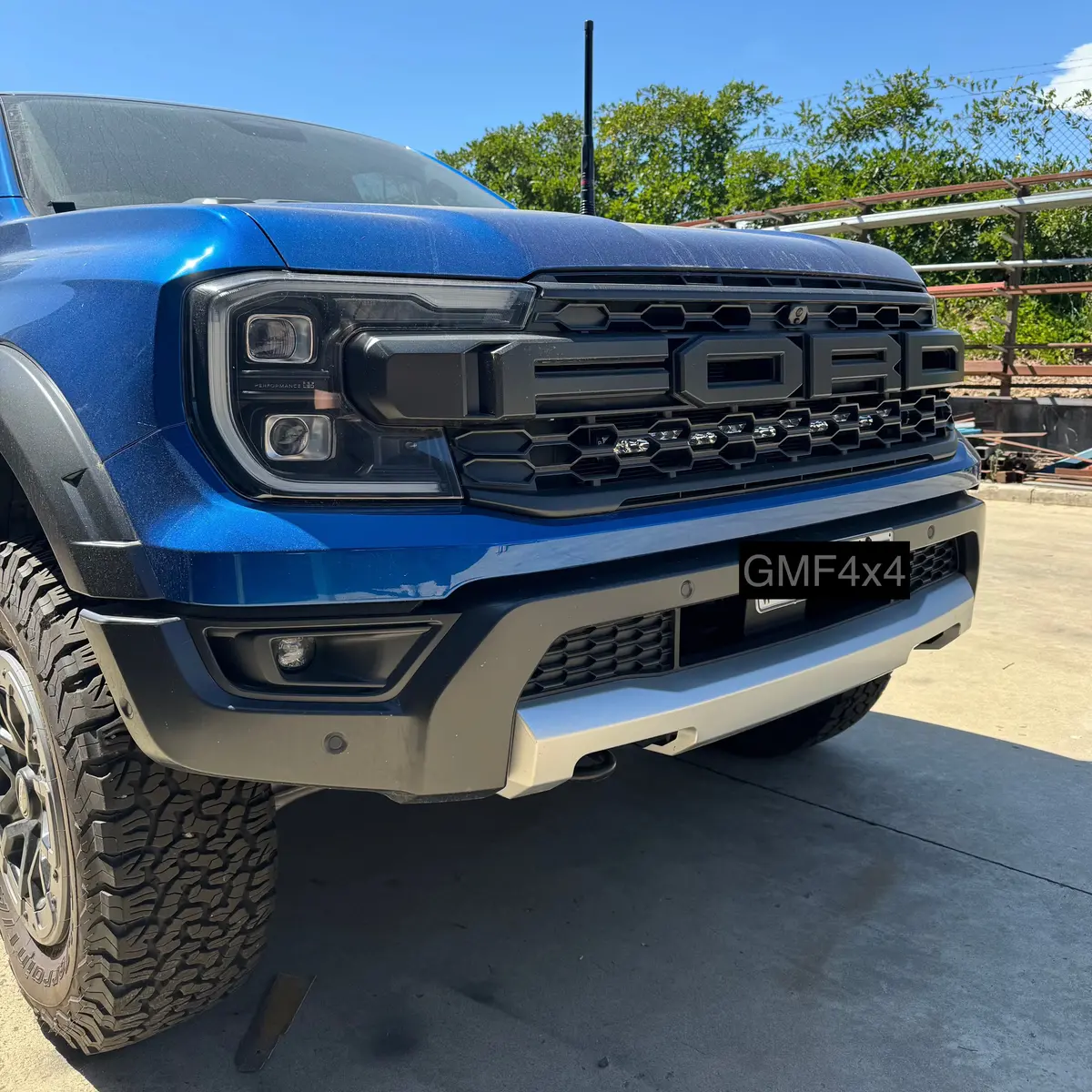 Gmf4x4 3001-Led Ford Raptor Ra 2022+ Grille Led Lightbar Kit With 26 Inch Single Row Bar 1