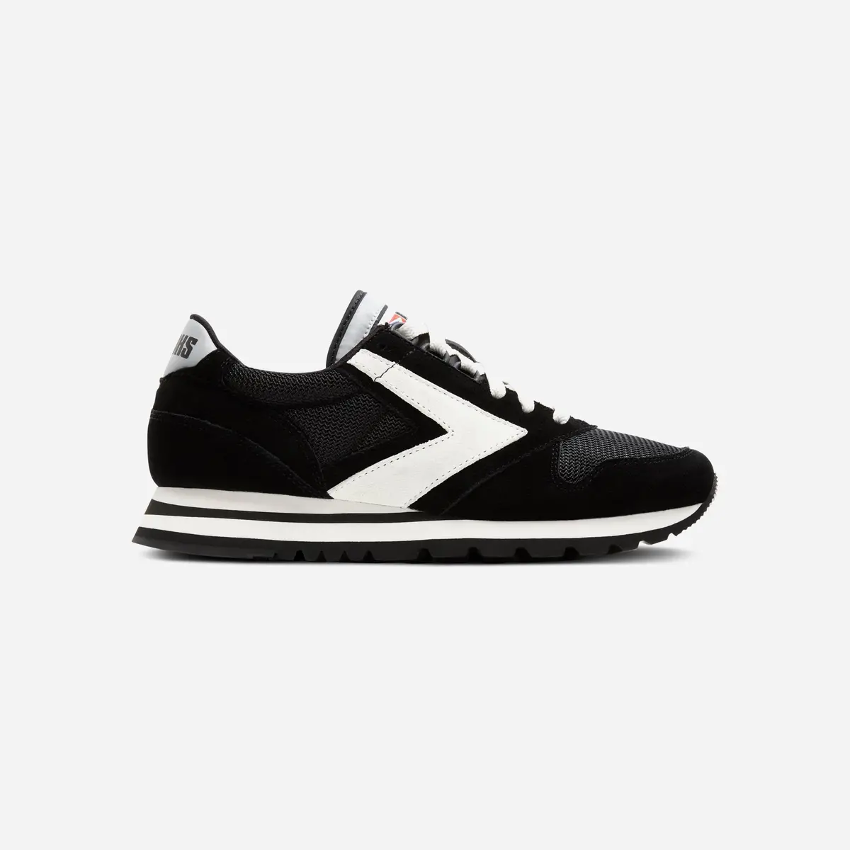 Brooks Chariot Black White 1
